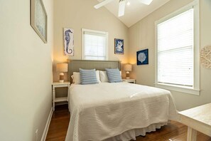 1 bedroom, iron/ironing board, free WiFi, bed sheets - SombreroReef Light Suite (Key West)