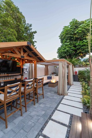 Outdoor dining - SombreroReef Light Suite (Key West)