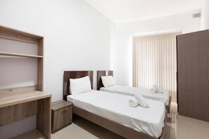 2 bedrooms, desk, iron/ironing board, travel cot