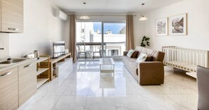 TV - A lovely 2BR home, in the centre of Marsaxlokk (Marsaxlokk)