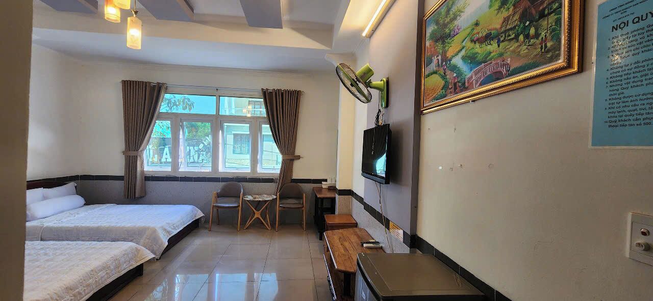 Family Double Room | Bathroom | Slippers