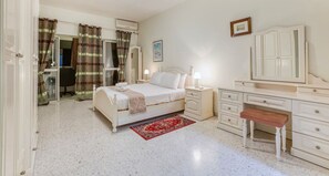 3 bedrooms, desk, iron/ironing board, travel cot