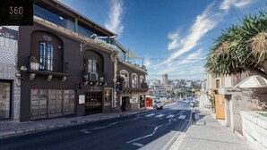 A street view with a building featuring a storefront with a sign that reads "Osteria Donna Camilla." - A lovely, studio penthouse with private balcony (San Ġiljan)