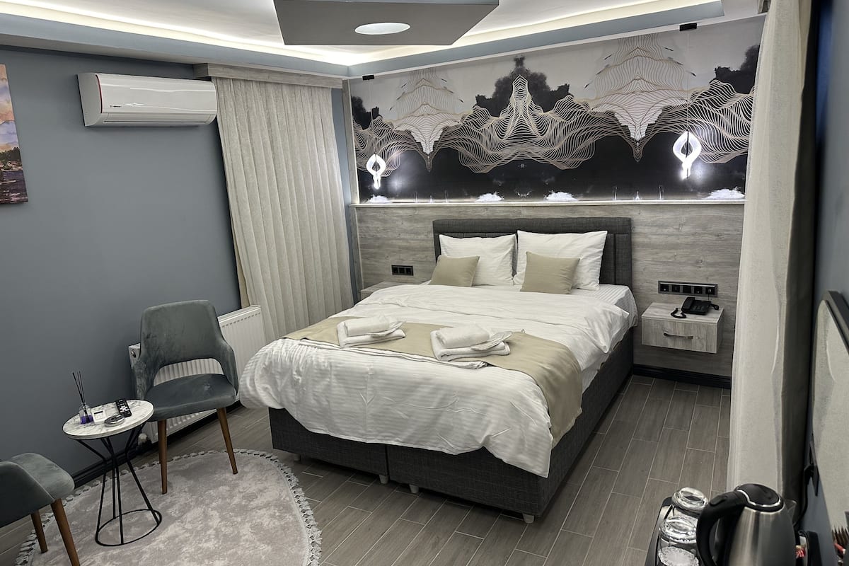 Klassieke suite | 1 slaapkamer, luxe beddengoed, een minibar, een bureau