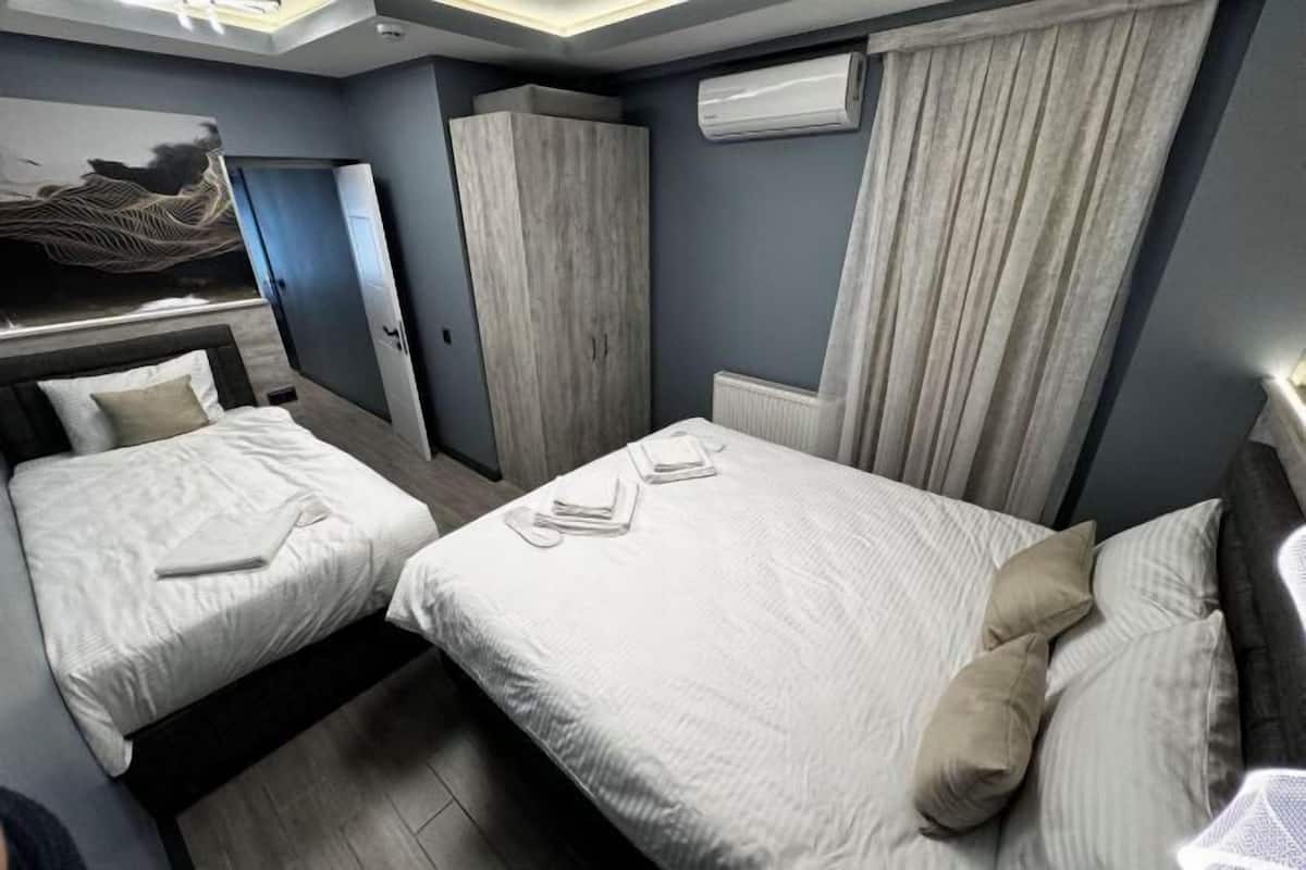 1 bedroom, premium bedding, minibar, desk