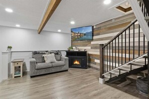 Smart TV y chimenea