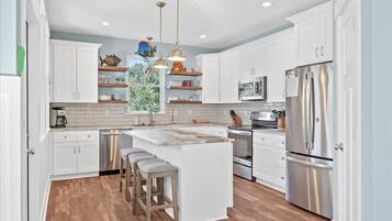 Coffee/tea maker, fridge, microwave, oven
