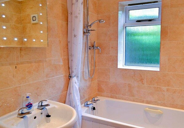 Shower, towels