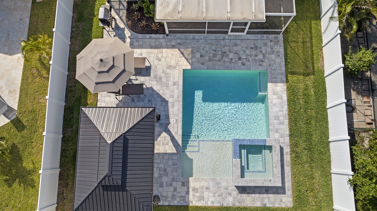 Photo 2 of Newly Renovated 3 bedroom 2 bath pool home