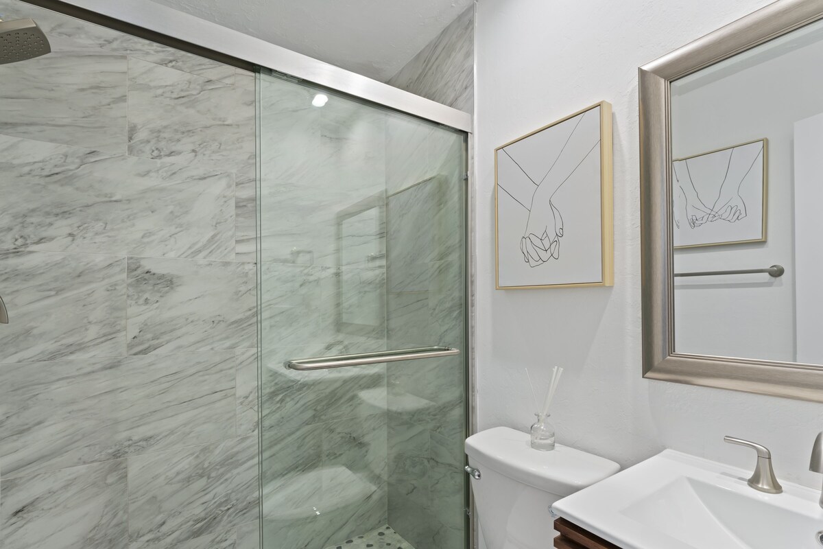 Photo 23 of Newly Renovated 3 bedroom 2 bath pool home