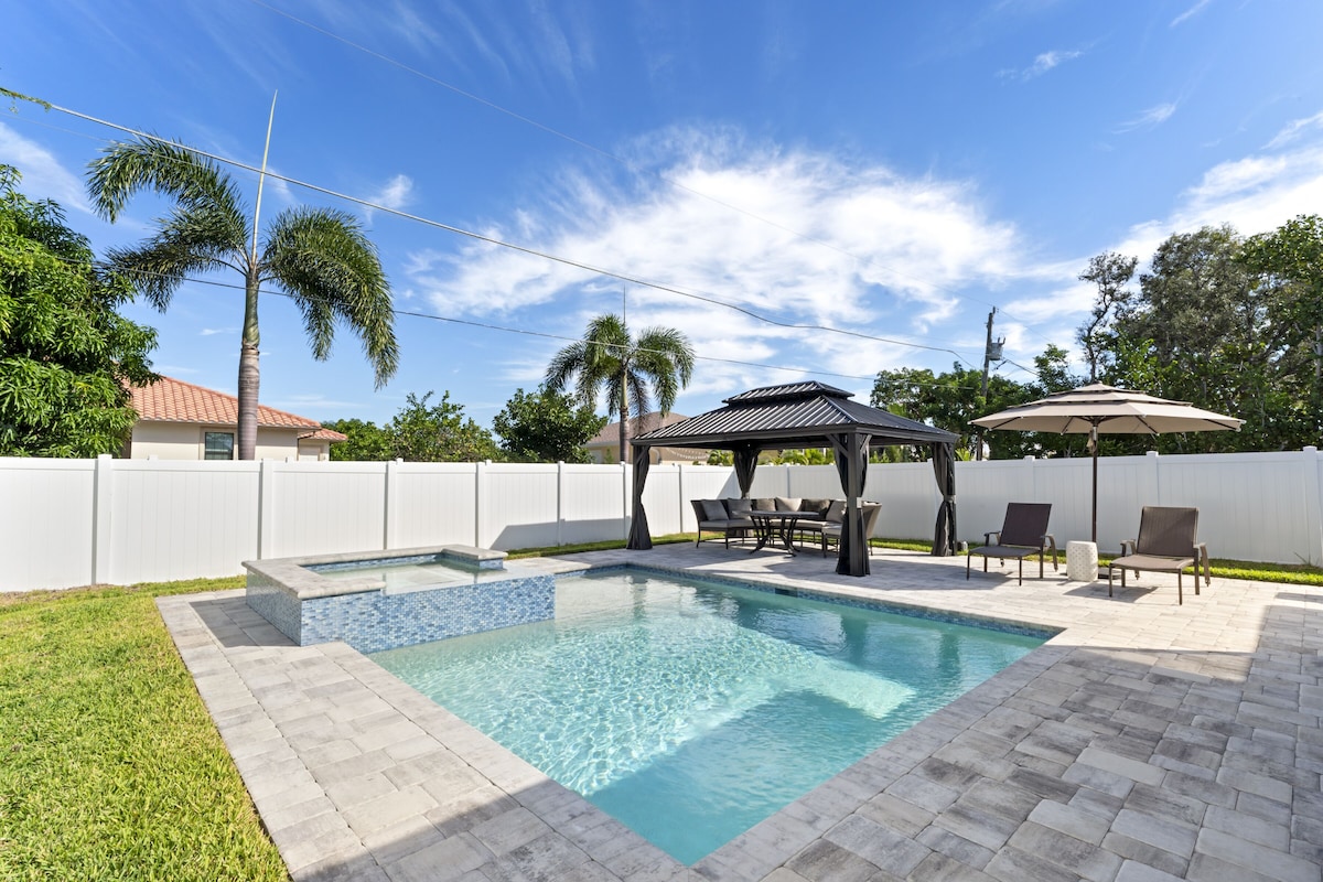 Photo 3 of Newly Renovated 3 bedroom 2 bath pool home