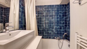 Bathroom - Relais S9 Apartment - Sleeps 4 - At the foot of the slopes - Saint Jean D'Aulps resort - Near Morzine (Saint-Jean-d´Aulps)