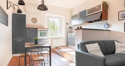 Lovely apartment with fireplace station area