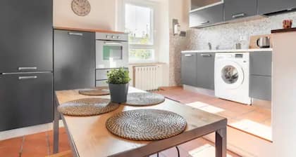 Lovely apartment with fireplace station area