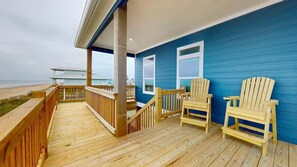 Terrace/patio - A Whale of A Time (Bolivar Peninsula)