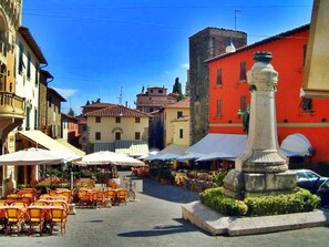 Stroll through the charming central square, surrounded by traditional buildings and a picturesque fountain.