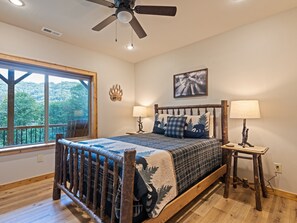 4 bedrooms, iron/ironing board, free WiFi, bed sheets - Black Bear Ridge! Newly Built! 4BD/3.5 BA (Maggie Valley)