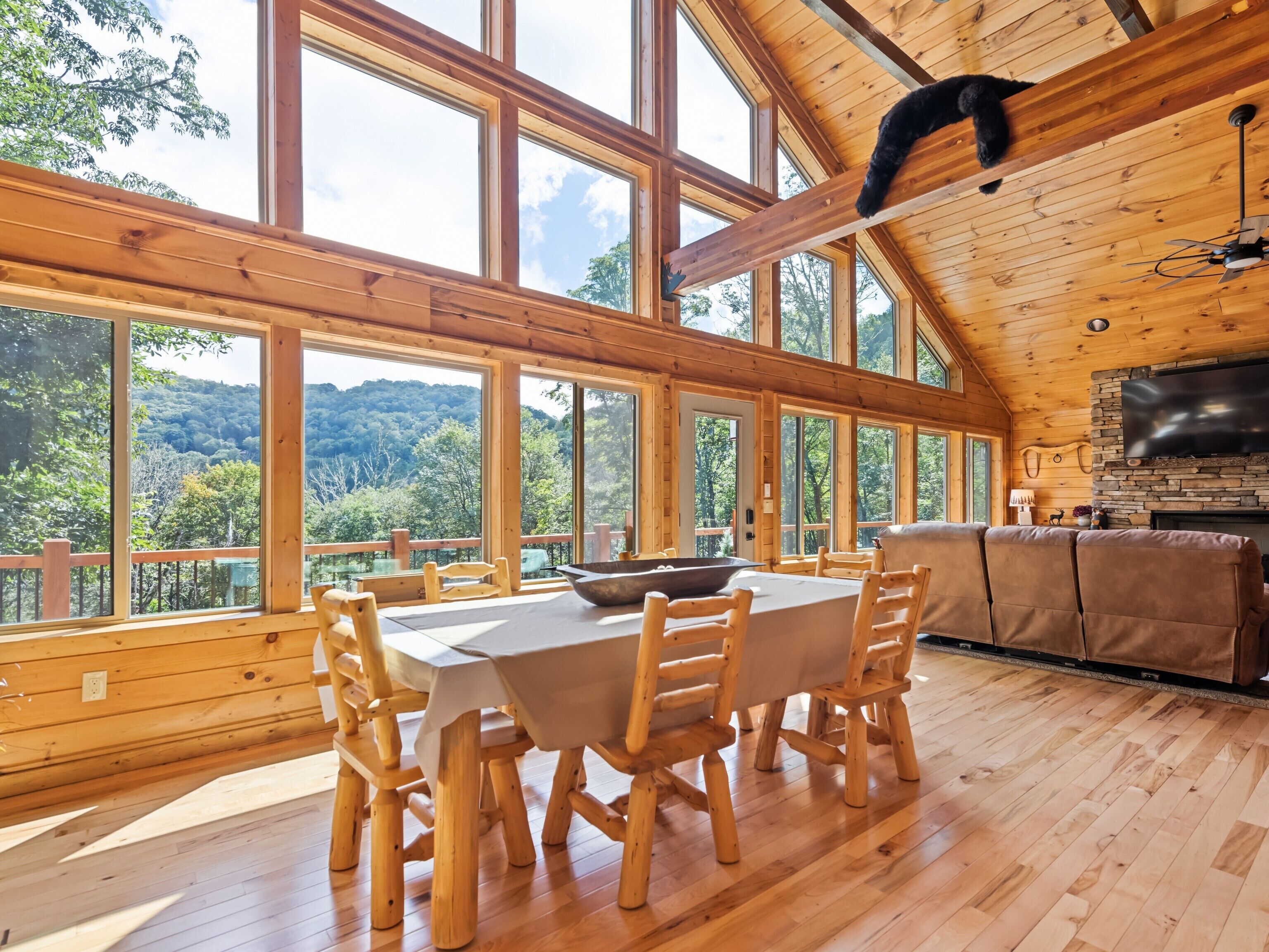 Black Bear Ridge! Newly Built! 4bd/3.5 Ba - Maggie Valley, NC