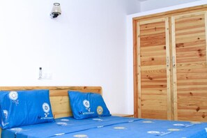 3 bedrooms, iron/ironing board, WiFi, bed sheets