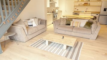 Executive House | Living area | Flat-screen TV