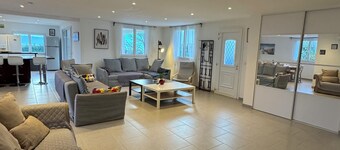 Grande Maison au Calme Tout Confort- Piscine Privée & Chauffée- Sauna / Jacuzzi