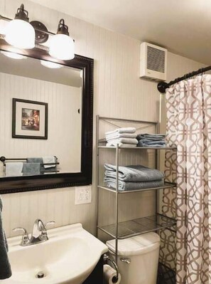 Dusche, Haartrockner, Handtücher, Seife