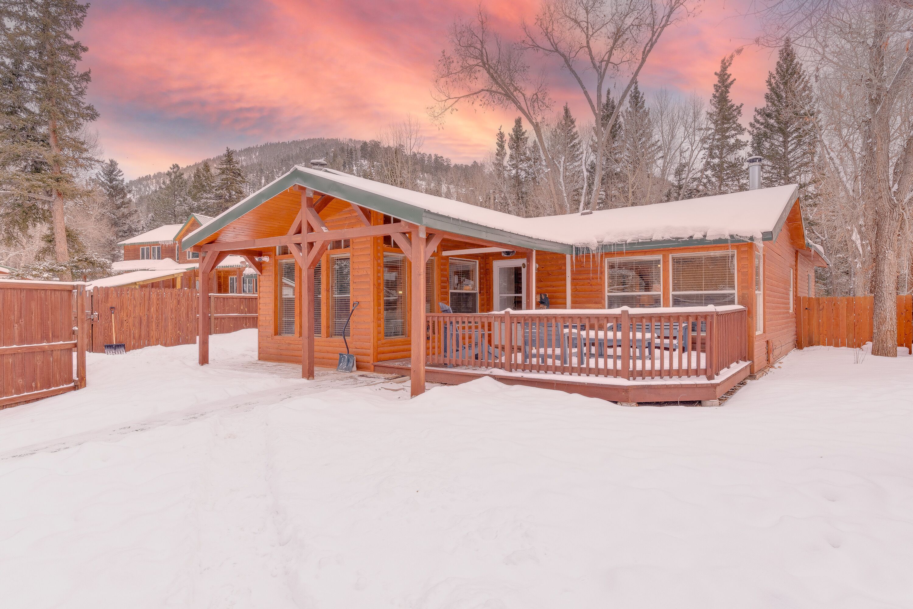 In Town-Red River3Bed3Bath, In Town of Red River 3Bed 3Bath