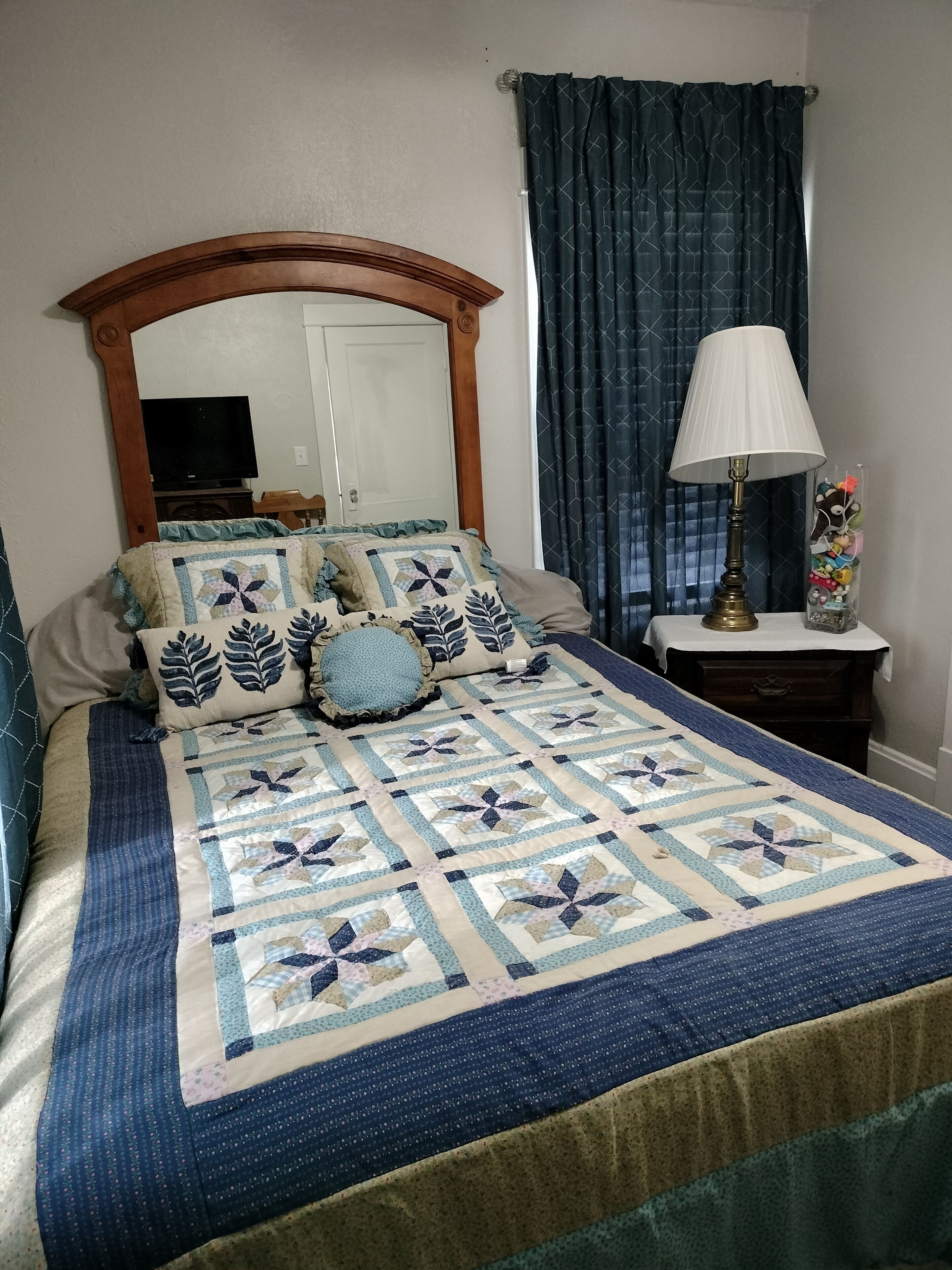 4 عدّة غرف نوم ومكتب وواي فاي مجانًا وملاءات أسرّة