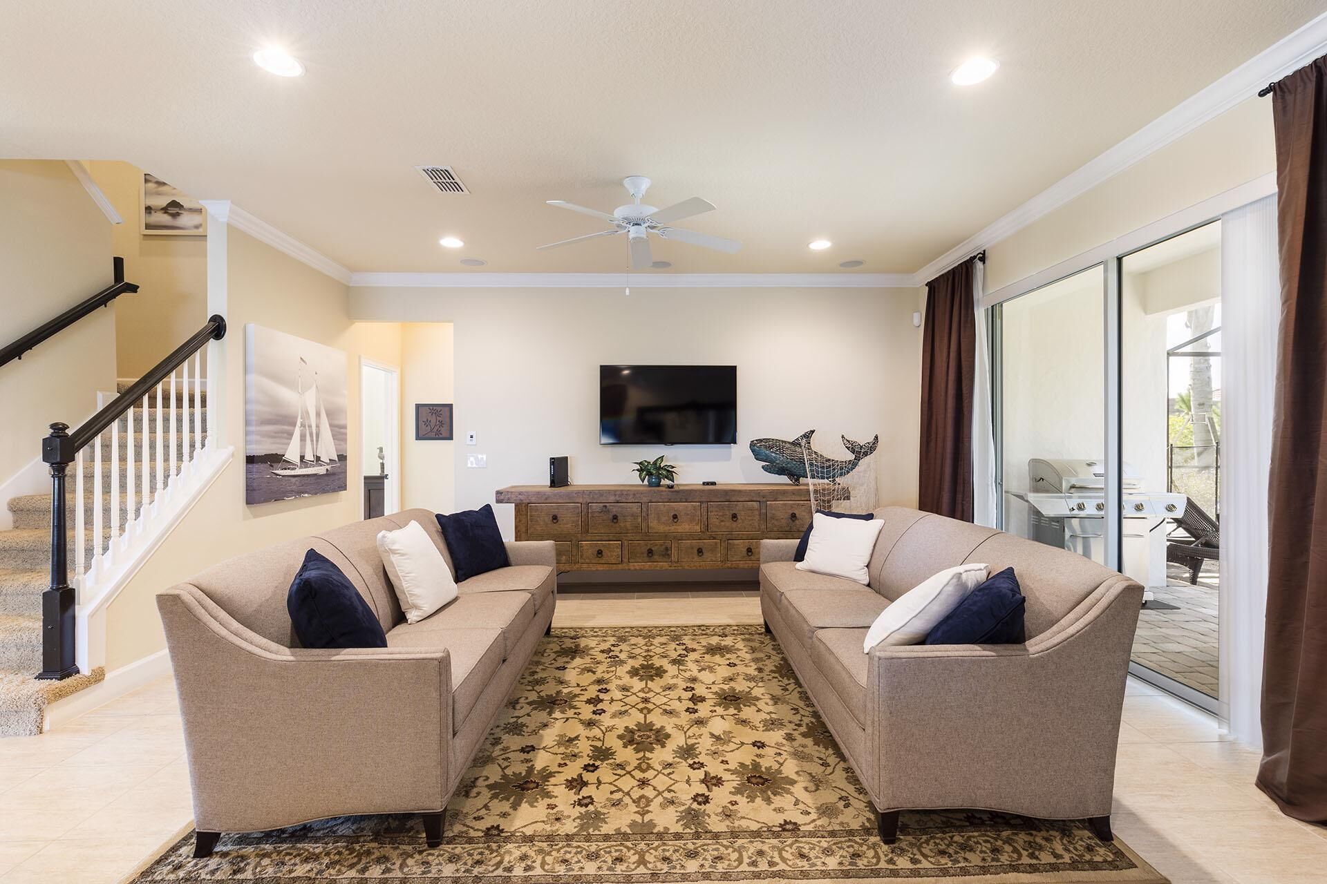 Exquisite 6Bed Home with Private Pool and Spa-4049