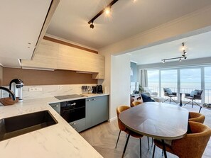 Fridge, oven, stovetop, dishwasher