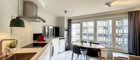 Fridge, microwave, stovetop, dishwasher