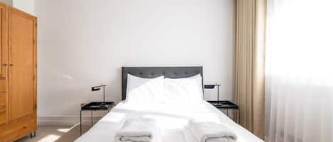 2 chambres, fer et planche à repasser