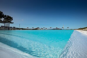 Outdoor pool, open 8:00 AM to 8:00 PM, pool umbrellas, sun loungers - Resort Baia del Sole  (Olbia)