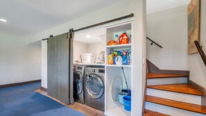 Interior - Spacious Litchfield County Lake House steps away from Lake Waramaug Perfect... (New Preston)