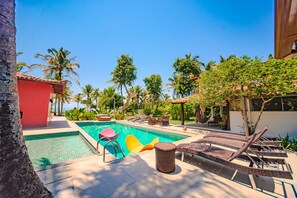 Pool - Casa Tainá- 3 Suítes Beira-mar em Arraial Dajuda (Arraial d'Ajuda)