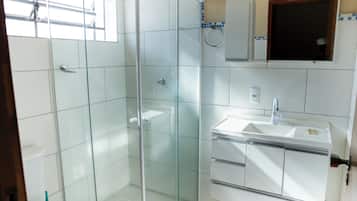Family Room | Bathroom | Shower