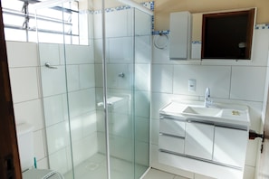 Family Room | Bathroom | Shower - Acqua Flats Residence  (Jaguariuna)
