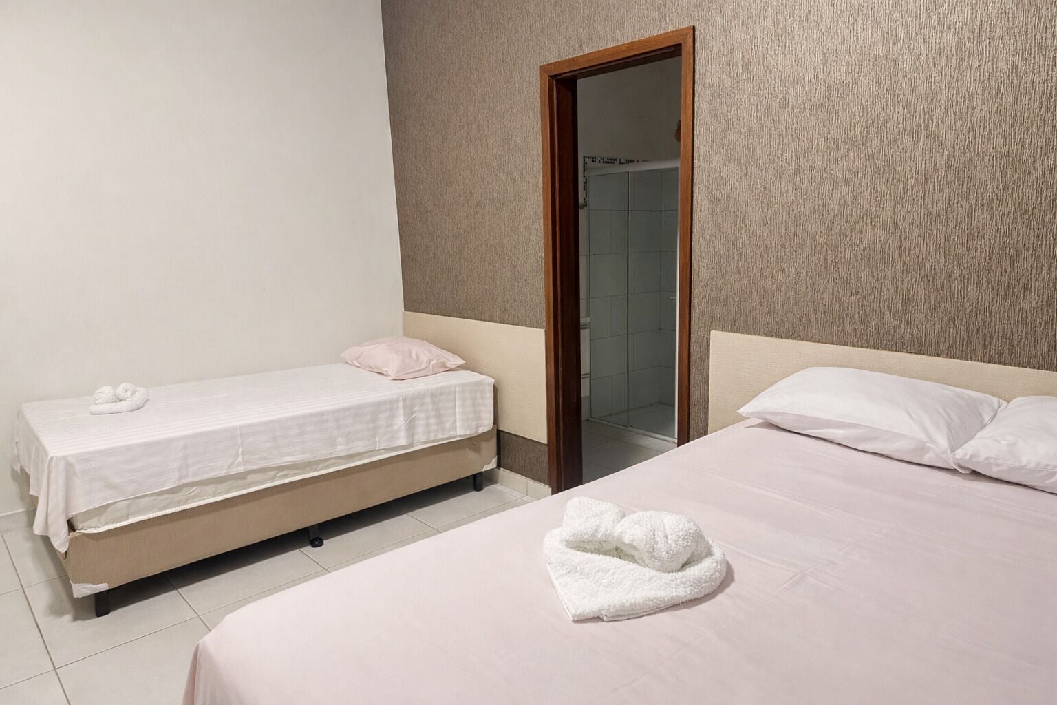 Rideaux occultants, fer et planche à repasser, Wi-Fi gratuit