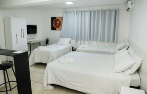 Quarto quádruplo família | Cortinas blackout, ferros/tábuas de passar roupa, Wi-Fi de cortesia