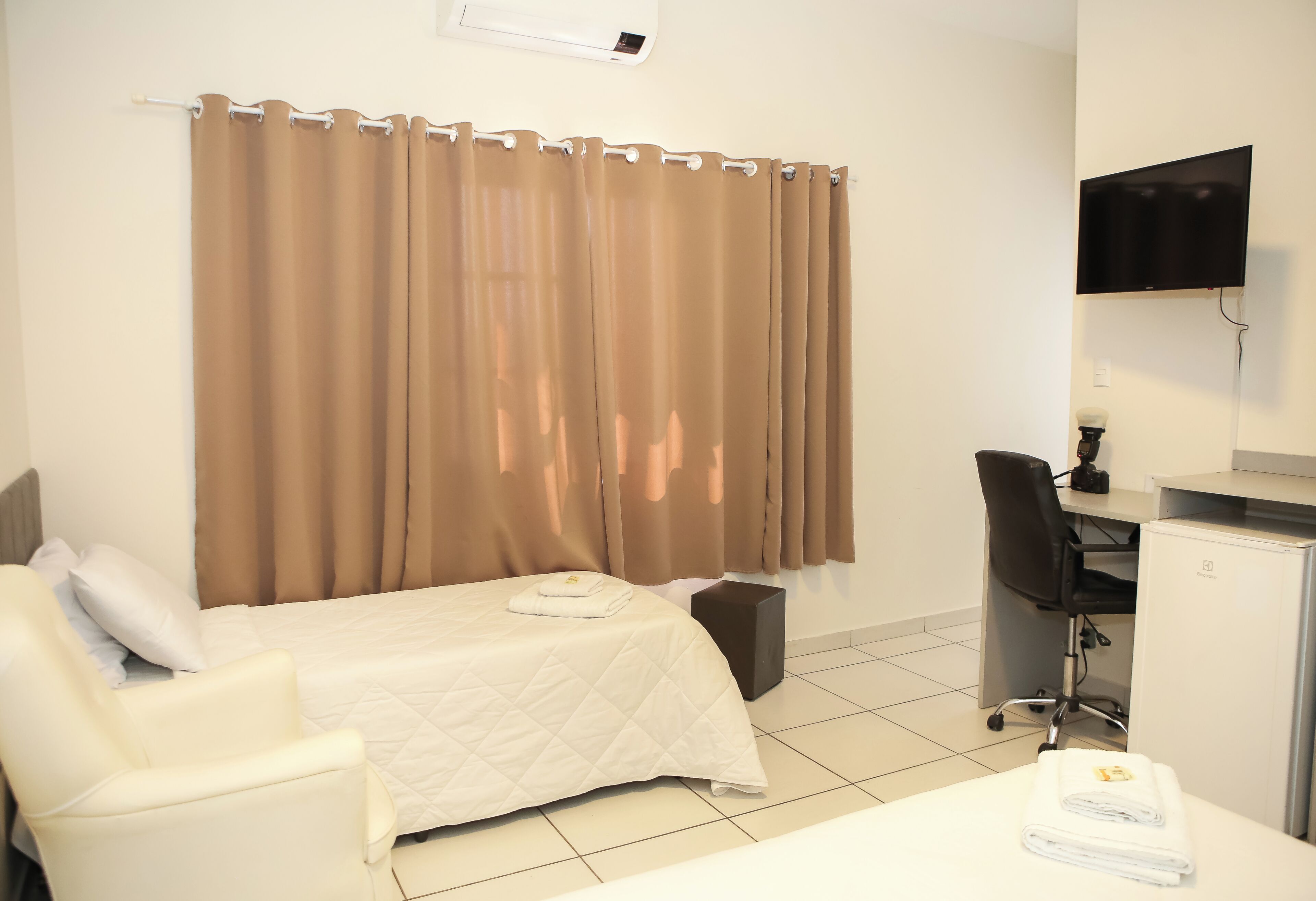 Superior Triple Room | Blackout drapes, iron/ironing board, free WiFi, bed sheets