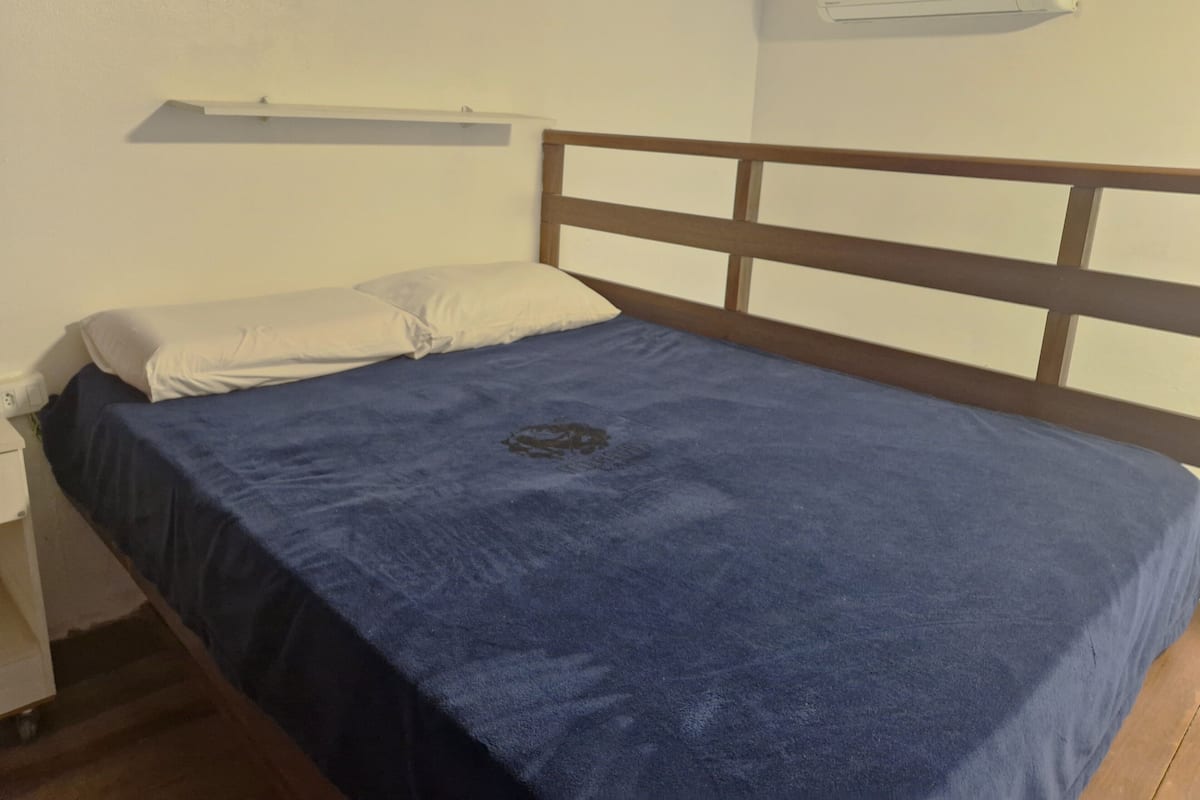 Familie driepersoonskamer | 1 slaapkamer, verduisterende gordijnen, een strijkplank/strijkijzer