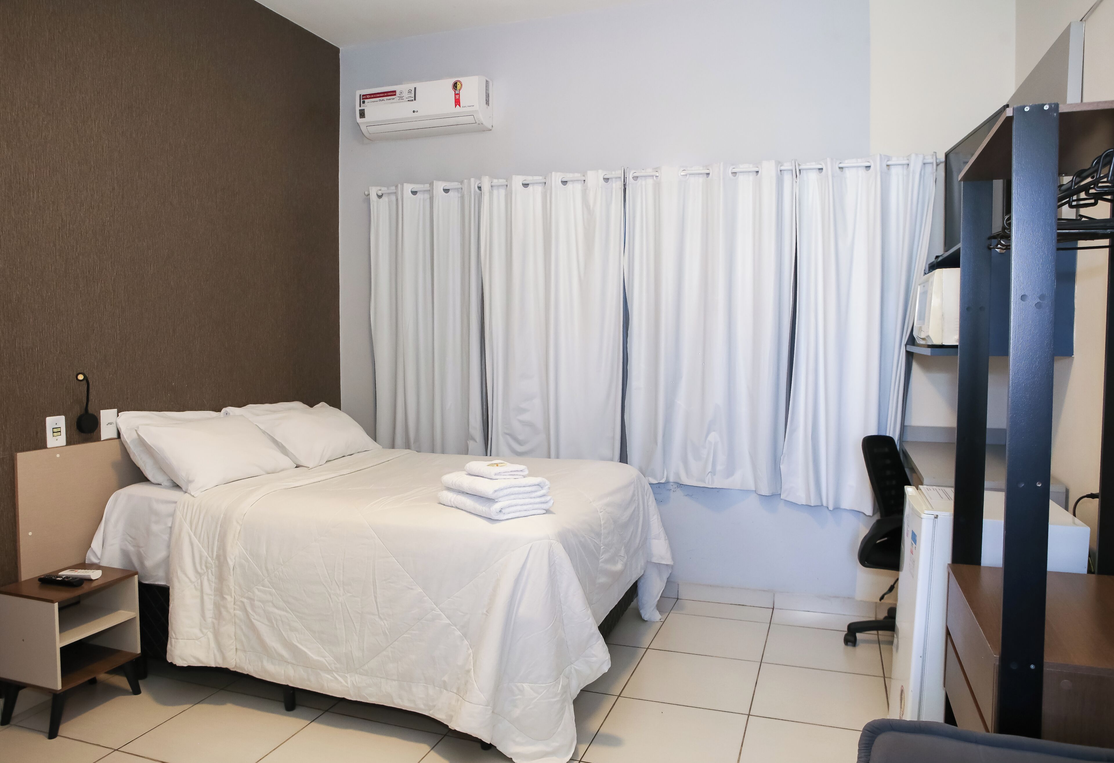 Habitación triple superior | Cortinas blackout, tabla de planchar con plancha y wifi gratis 