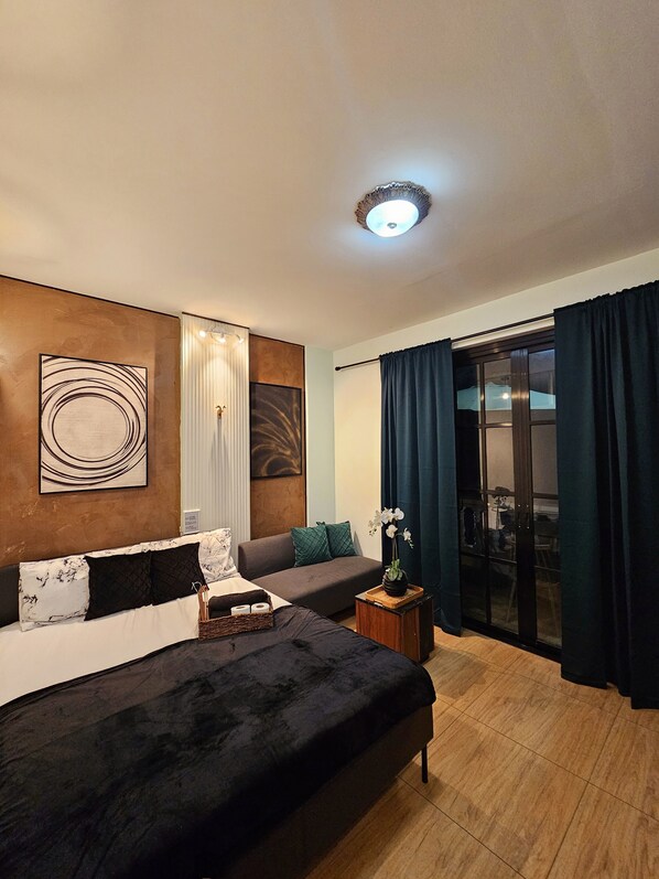 1 bedroom, WiFi, bed sheets - Cinema Stay inside Intramuros Manila by IN CAFE (Manila)