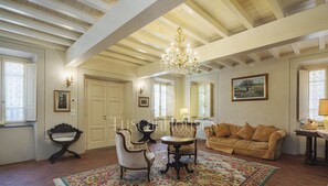 Property - Villa / Independent home in Camaiore with 5 bedrooms sleeps 10 (Camaiore)