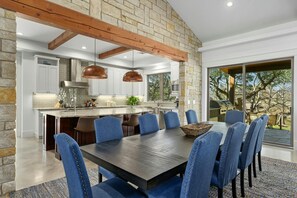 Dining - ⭐️⭐️LUXURY WATERFRONT-PONTOON CHARTER CREDIT-CHEF’S KITCHEN-FIRE PIT-SLEEPS 24⭐️⭐️ (Horseshoe Bay)