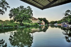 المنطقة المحيطة بالمنشأة