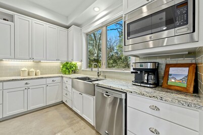 ⭐️⭐️LUXURY WATERFRONT-PONTOON CHARTER CREDIT-CHEF’S KITCHEN-FIRE PIT-SLEEPS 24⭐️⭐️