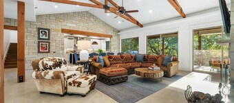 ⭐️⭐️LUXURY WATERFRONT-CHEF’S KITCHEN-FIRE PIT-SLEEPS 24⭐️⭐️