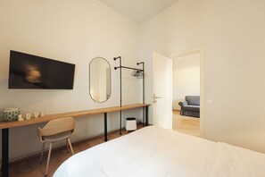 2 bedrooms, desk, WiFi, bed sheets - Aristotelous 22 Suites (Thessaloniki)