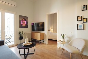 2 室のベッドルーム、デスク、WiFi、ベッドシーツ